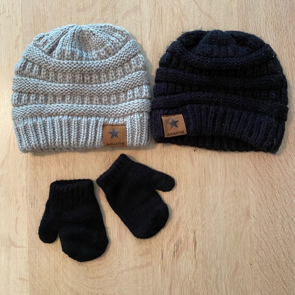 infant gloves and hats